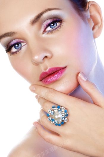 做时尚女人 打造透明裸妆